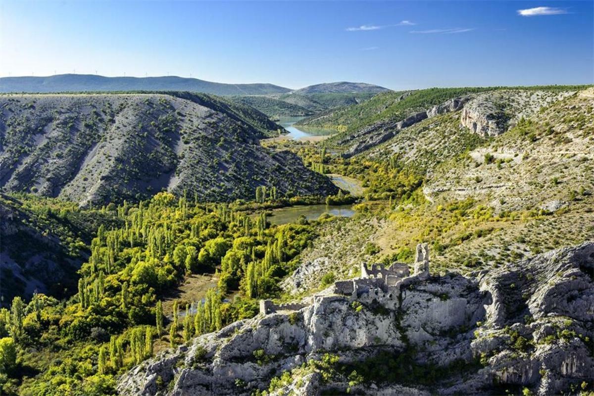 Hotel Park Дрниш Экстерьер фото